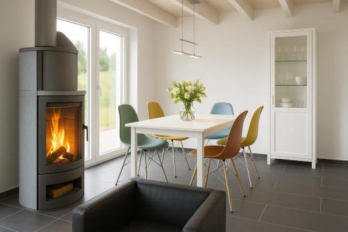 Dock 61 - tolles Ferienhaus für bis zu 4 Personen mit Kaminofen und Sauna - Haustiere herzlich willkommen, direkt am Wasser gelegen