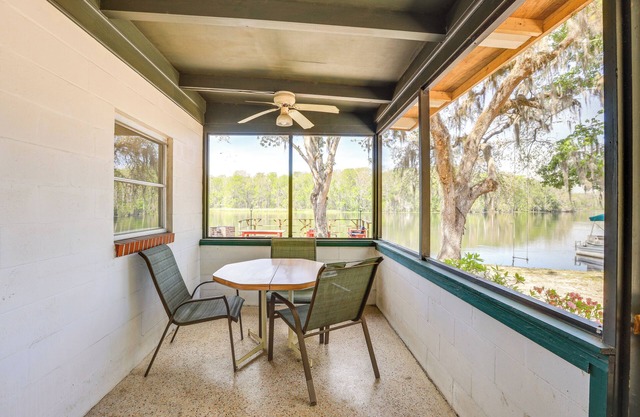 Dock & Fire Pit: Scenic Studio on Suwannee River!