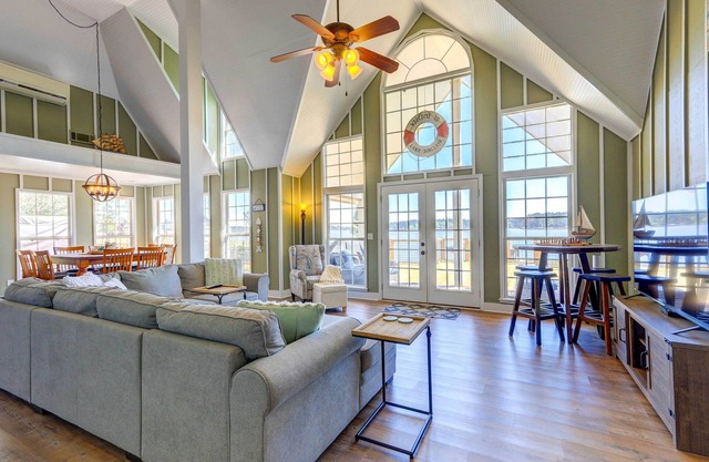 Dock & Fire Pit: Stunning Lake Sinclair Home!