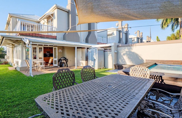 Dock Point 1 - Three Bedroom House, Sleeps 6