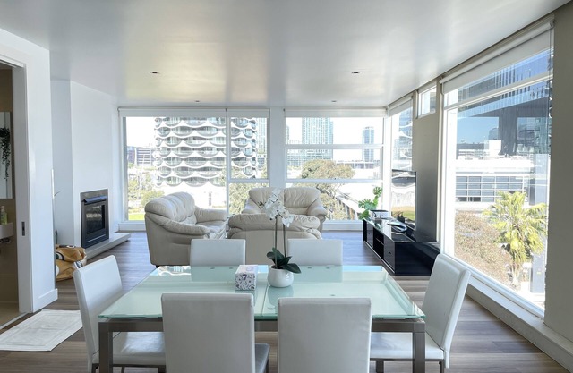 Docklands Luxury Penthouse Above The District Docklands|Free Parking & Free Tram
