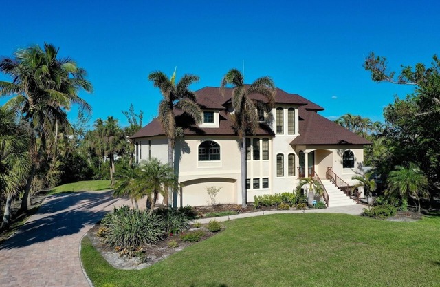 Dockside Dream at Ding Darling: Pool Home w Dock!