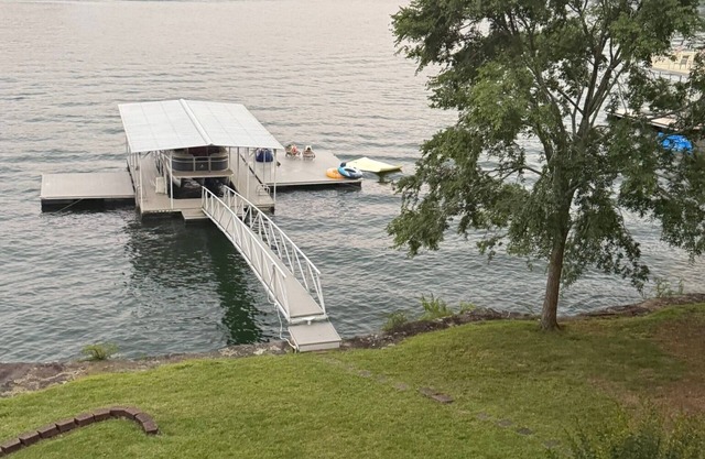 Dockside Retreat — Your Smith Lake Escape