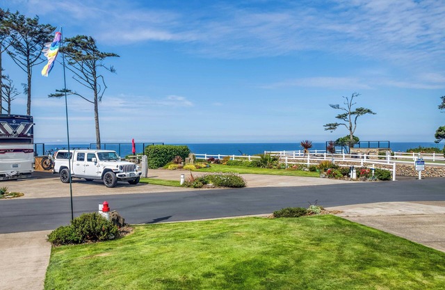 Dog Friendly, Available with 50AMP, 30AMP, Water and Sewer hook up's, WiFi