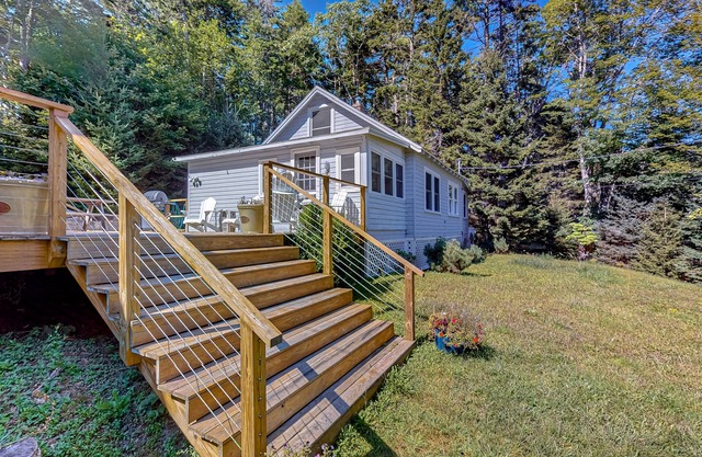 Dog-friendly bay view home - water views, dock access