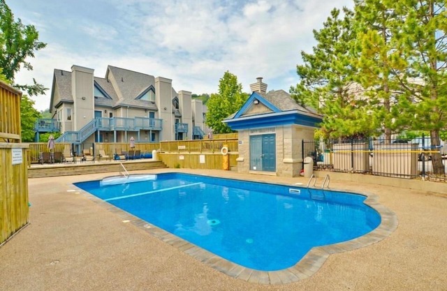 Dog-friendly studio with pool/hot tub/tennis access - near beach