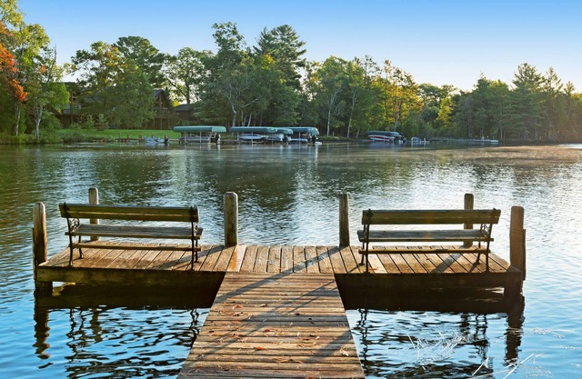 Dog-friendly cabin w/private deck, shared tennis court & dock on Voyageur Lake!