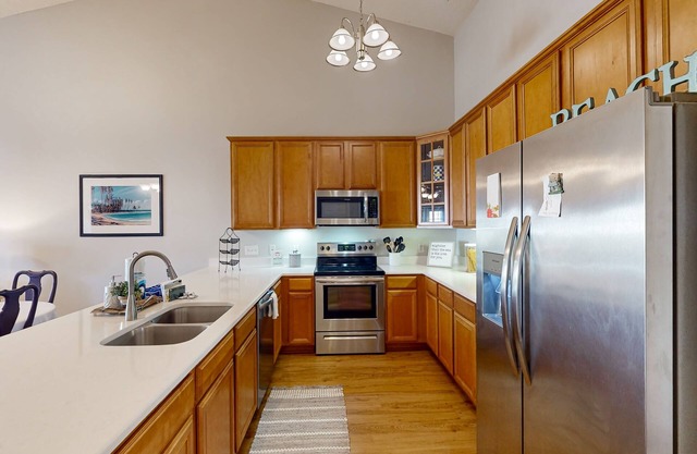 Dog Friendly Charming Lagoon-Front Townhouse in Savannah