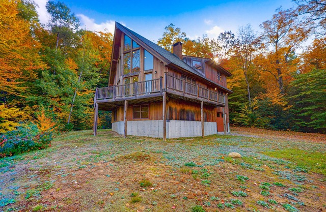Dog-friendly home with Mt. Washington view, firepit, WiFi, & deck