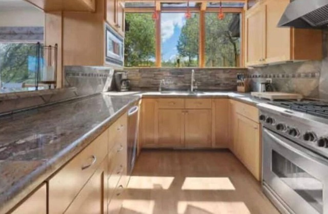 Dog-Friendly/Hot Tub/Walkable to downtown/Private