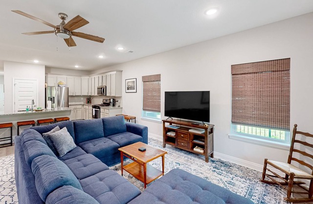 Dog-friendly house with a pool, central AC, washer/dryer, patio, & WiFi