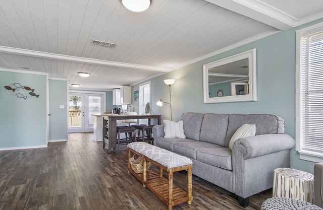 DOG Friendly ! Renovated house in East Panama City, near Tyndall AFB & PCB,