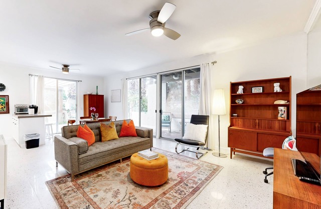 Dog-friendly studio condo near golf with 3 pools, patio, grill, W/D, & AC