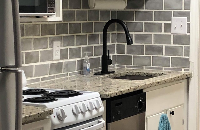 Dog friendly, No stairs, Ground Floor, Footprints to the beach