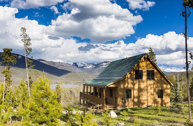 Dog Friendly with Lake and Mountain Views!