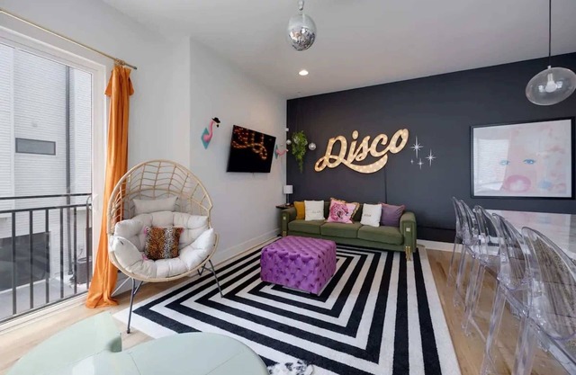 Dolly’s Disco – Stylish 2 BDR