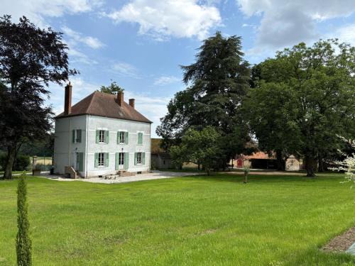 Domaine charmant de 1830 avec spa et grands espaces à Jaligny-sur-Besbre - FR-1-489-541