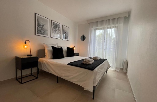 Domaine D'Ahmosis, modern 2 bedrooms refurbished apartment, f3 moderne fraichement rénové