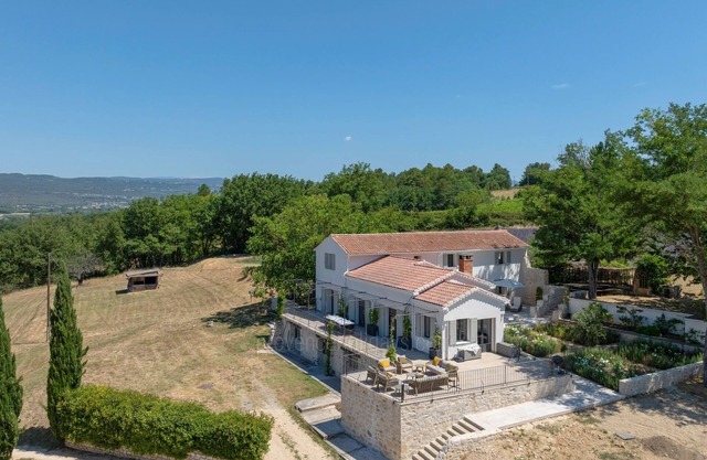 Domaine de la Lavande - lavender fields & Luberon views near Goult, new 2025