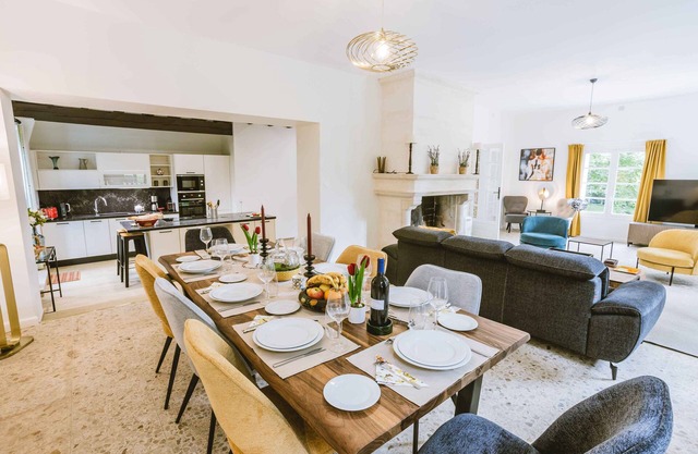 Domaine de Pérenard, a 63 acre estate with a 230m²newly renovated holiday villa.