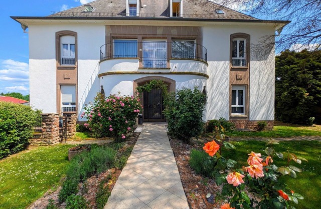 Domaine La Rosière - Villa for 50 people Indoor swimming pool, Tennis court, Cinema, etc.