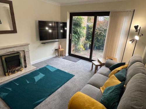 DONT BOOK THIS 2 bed home if you dont want a great house, with super service and close to MK Centre