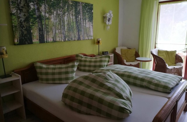 Doppelzimmer Du/wc, Frühlingszimmer, Überdachter Terrassenbalkon mit Sichtschutz