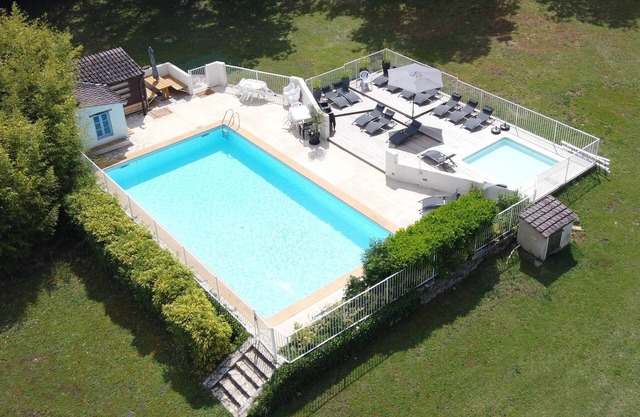 Dordogne Glamping - Bell tent VV6