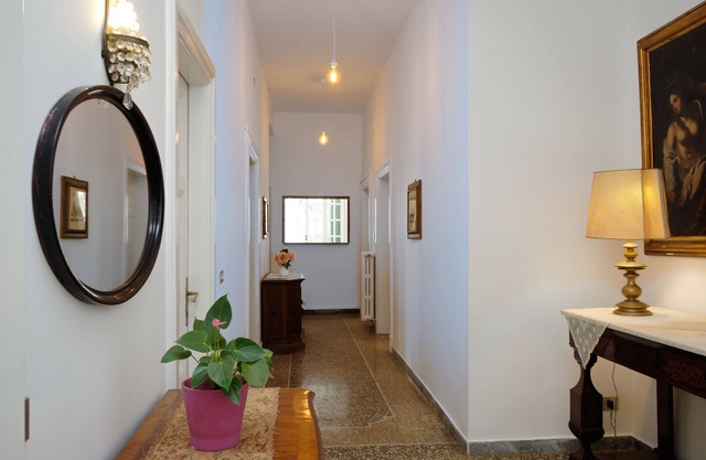 Dory's Place Apartment in period cottage near historic center