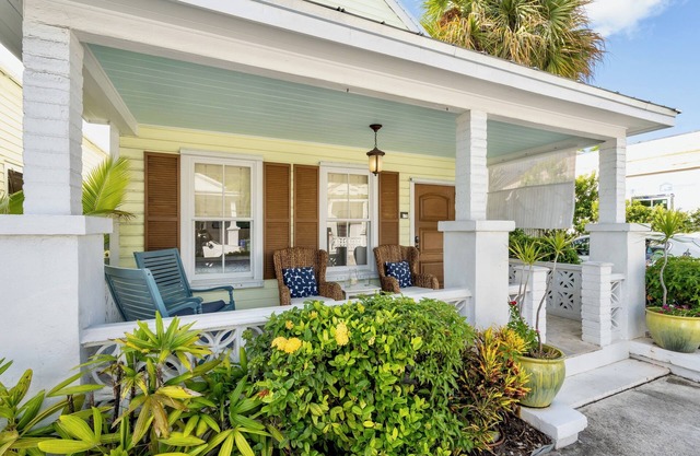 *DOS CASITAS @ DUVAL* Old Town Cottage & Private Pool + LAST KEY SERVICES