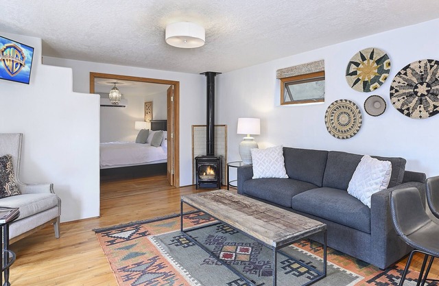 Dos Hermanas 4, 5, 6 & 8| Walk to Plaza| Courtyard