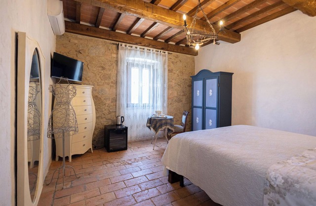 Double Room with External Private Bathroom - Celeste
