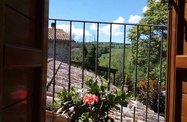 DOUBLE BEDROOM WITH BATHROOM AND BALCONY