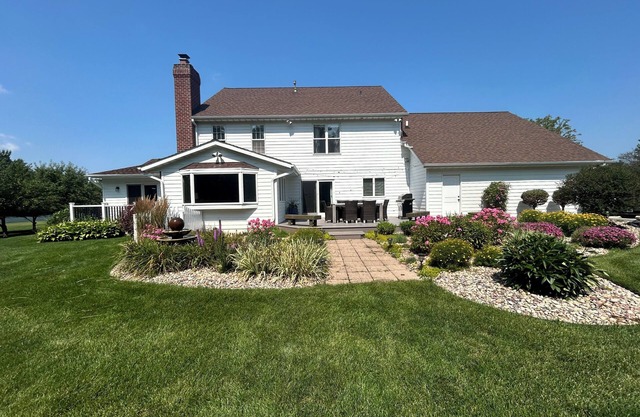 Double Ensuites! 8 min to Lambeau. Attached baths to all bedrooms. Large, clean