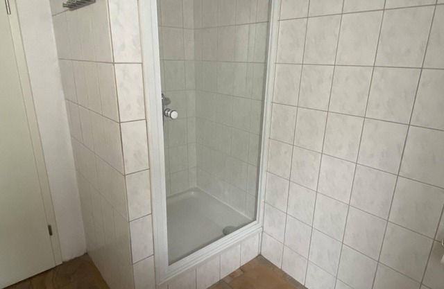 Double or Twin-Economy-Shared Bathroom