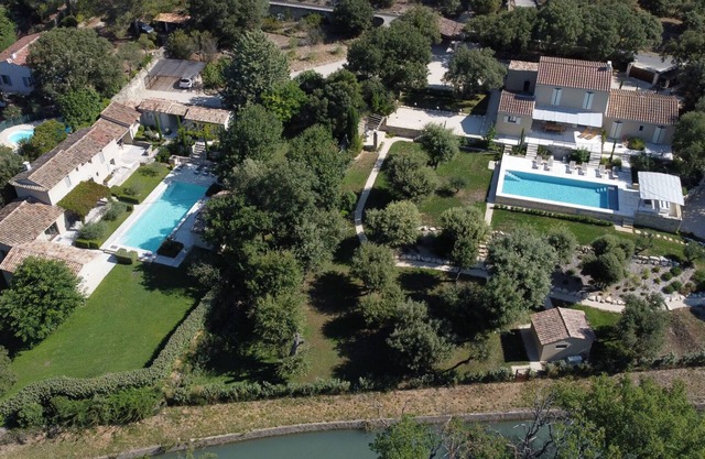 Double villa on the Canal de Carpentras - 5 Stars