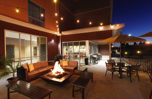 DoubleTree by Hilton West Fargo Sanford Medical Center Area