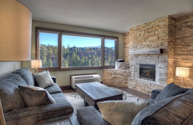 Down Home in Durango (#417) |10 min to Ski - Pool/HotTub/AC - Views - Golf