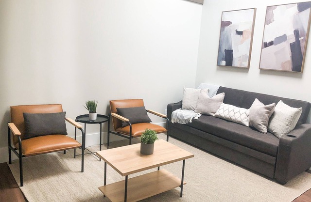 Downtown 1-Bedroom Guest Suite