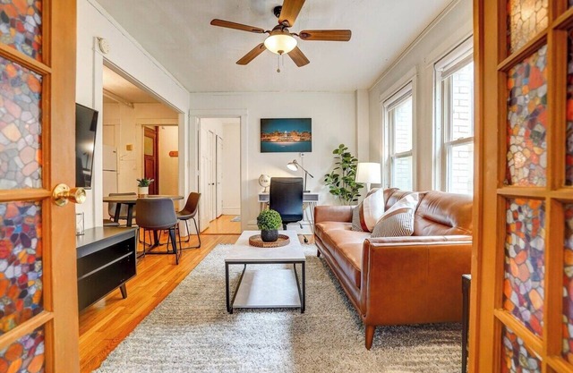 Downtown 1 block from Capitol. 2 bedroom.