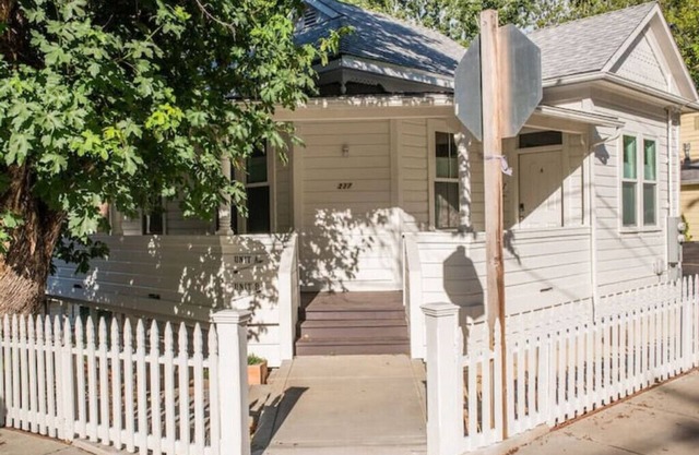 Downtown 2 Bedroom 1 Bath Downstairs Suite B