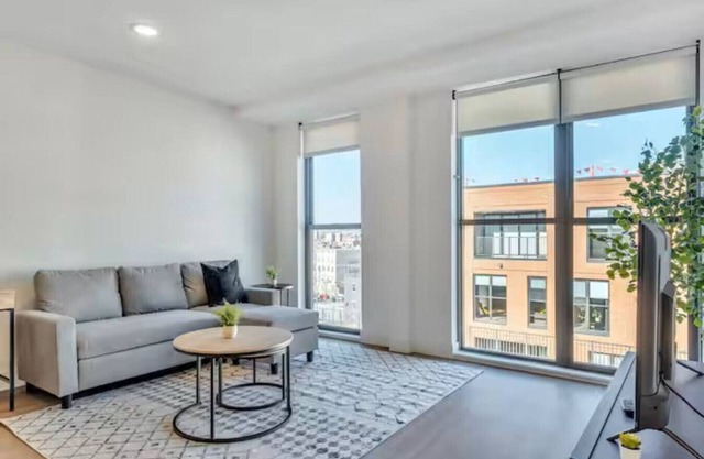 Downtown 2 Bedrooms – Steps from Dining & Offices