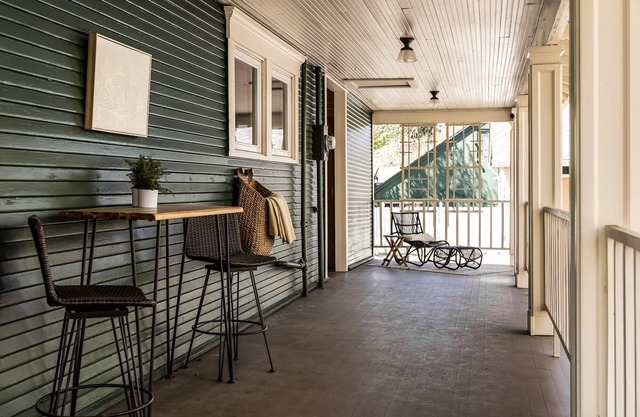 Downtown 5 BR/5 BA with Outdoor Dining & Fire Pit