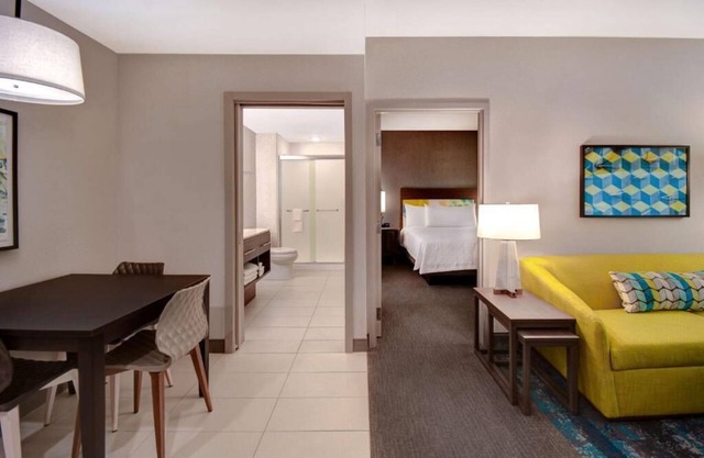 Downtown Bliss! Outdoor Pool, Free Breakfast, Onsite Parking, Pets Allowed!