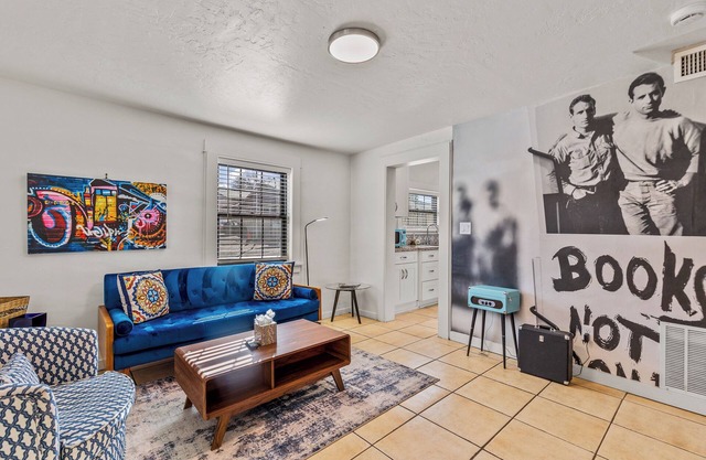 Downtown Blue Bungalow w/Fully Fenced Yard, AC, W/D, 3 Smart TVs, Den, WiFi