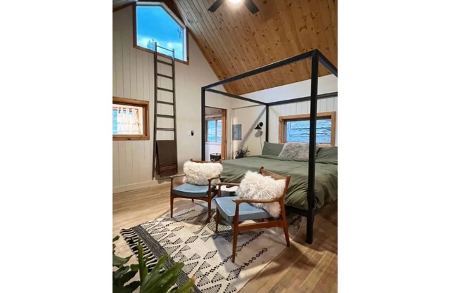 Downtown Cabin - Walk to the River