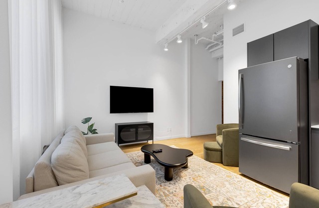 Downtown|Cozy 1BR+Sofa Bed |2 Baths| Walk Everywhere