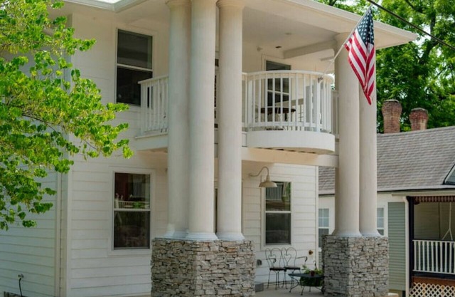 Downtown! Historic Loop Entire Home Free Parking