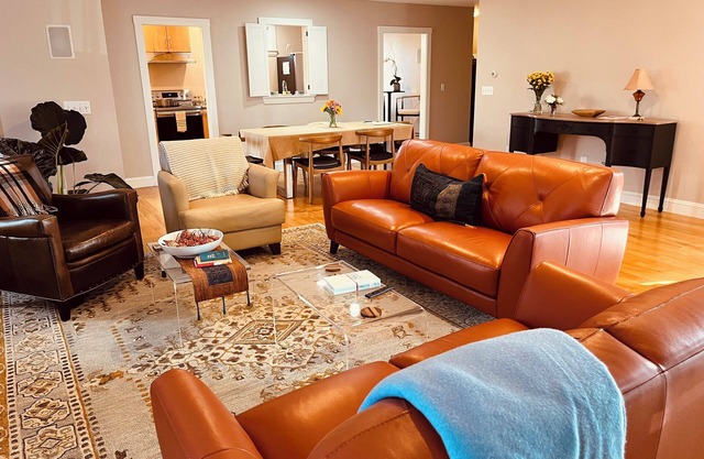 Downtown Kennebunk Home - Spacious! - Walk to area shops and restaurants!