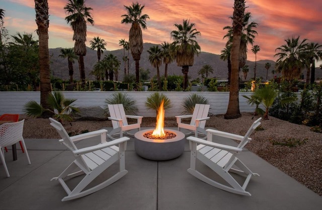 Downtown Mid Mod Warm Sands Centrally Located